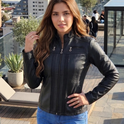 Chaqueta Cuerina con Detalles Dorados