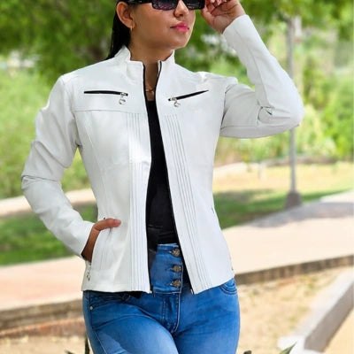 Chaqueta Cuerina con Detalles Dorados